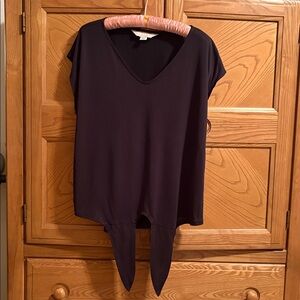 Roebuck & Co. Black V-Neck Women's Blouse